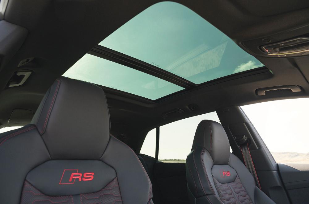 Audi RS Q8 panoramic roof