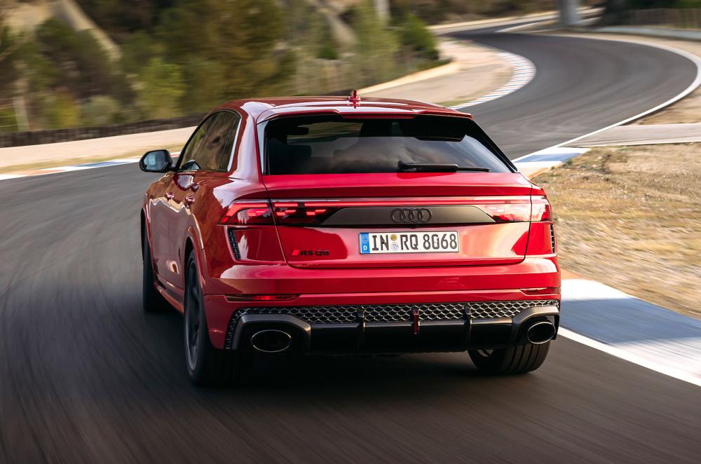 Audi RS Q8 rear cornering