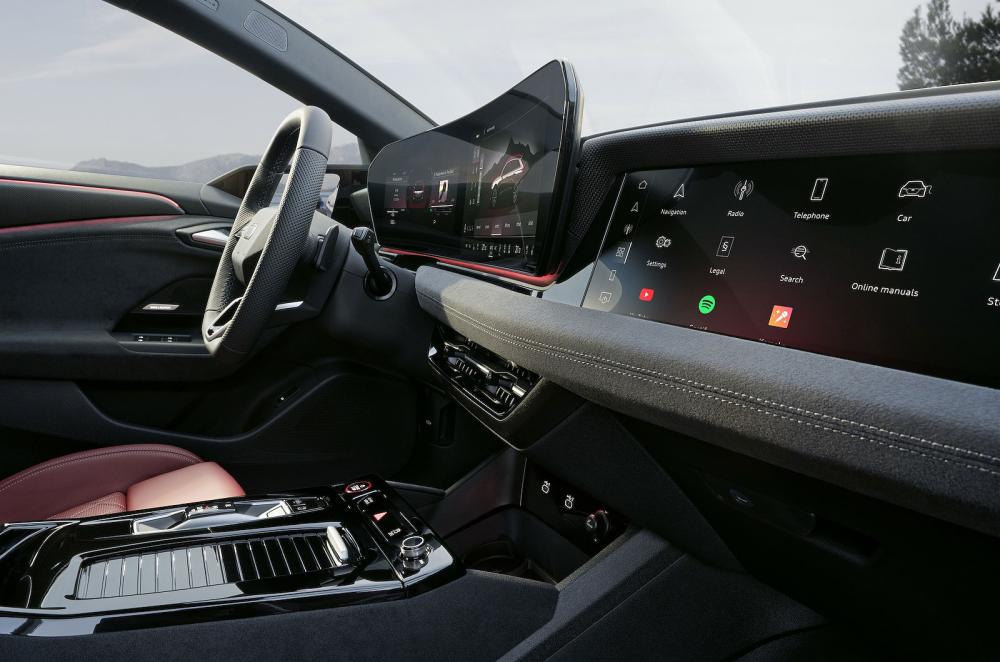 Audi S6 Avant e-tron interior detail