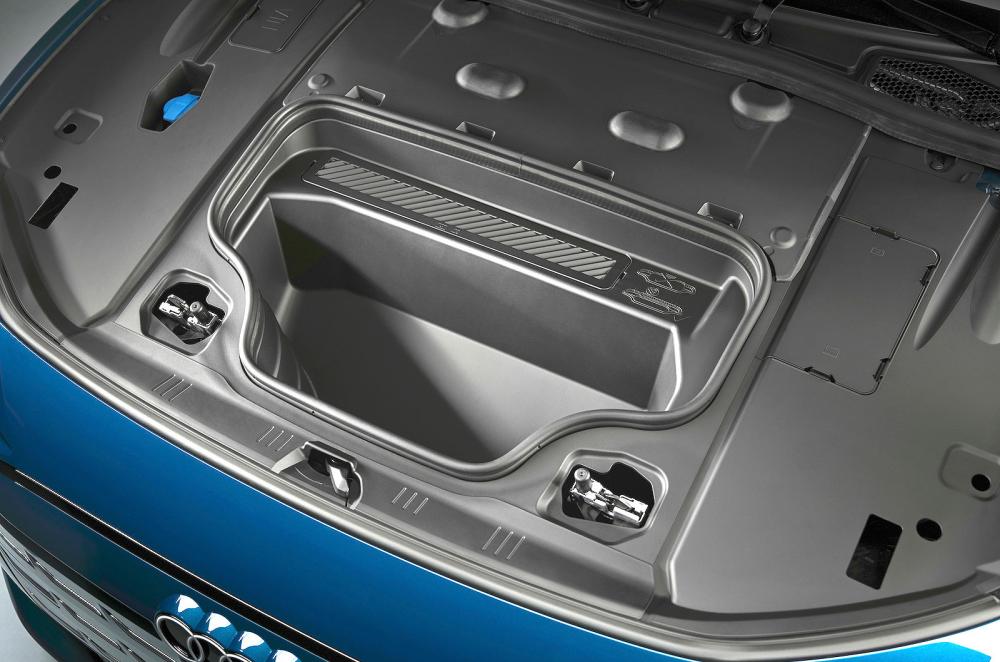 Audi S6 Sportback e-tron front boot