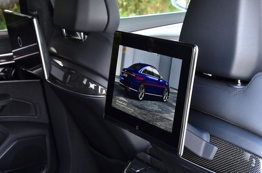 Audi S8 interior detail