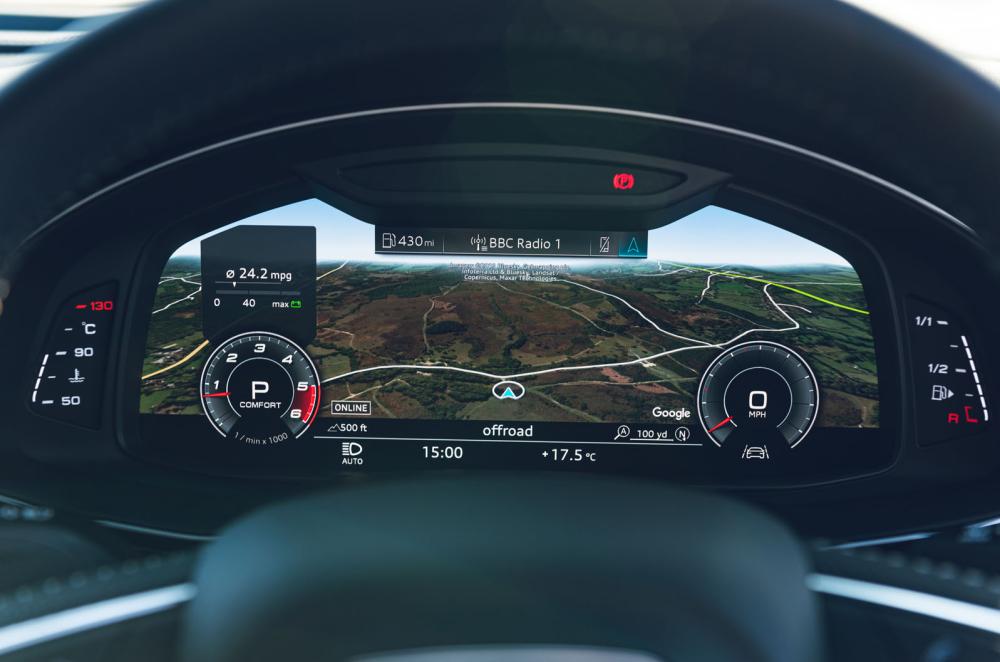 Audi SQ7 2021 driver display