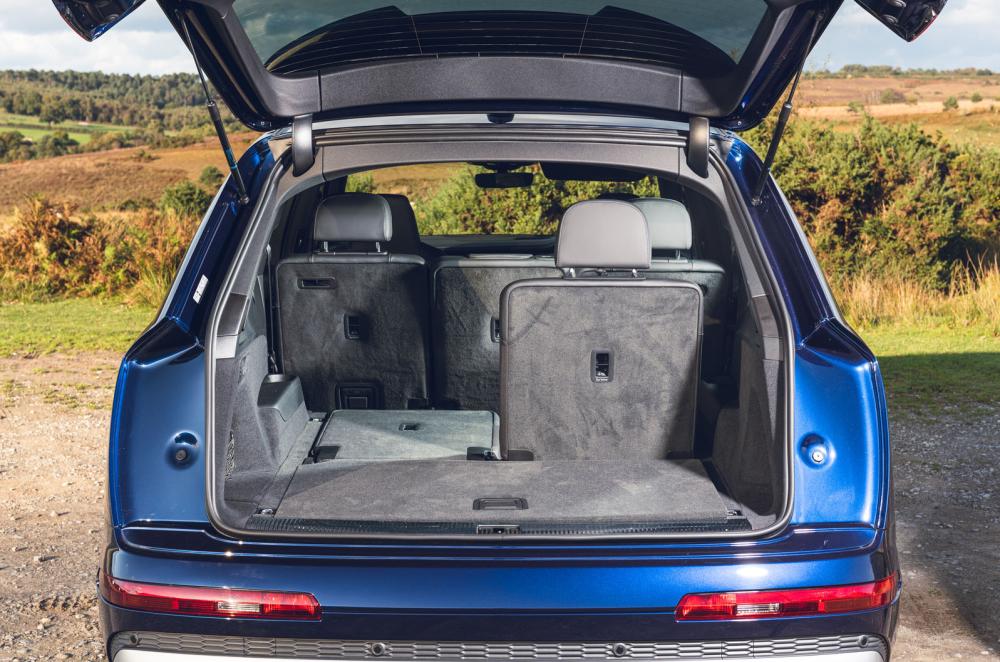 Audi SQ7 2021 boot open