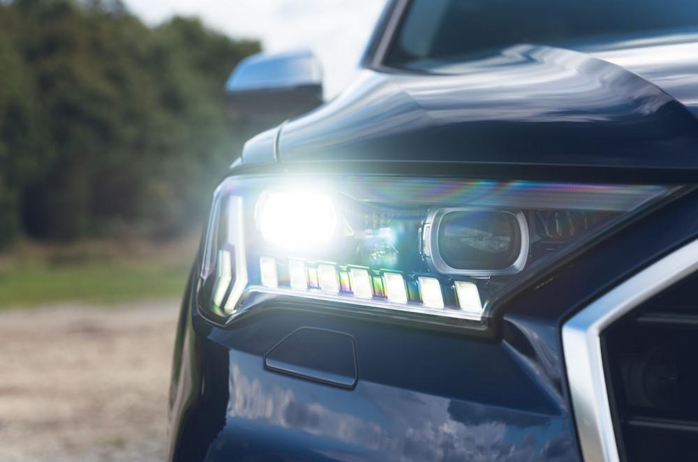Audi SQ7 2021 headlight detail