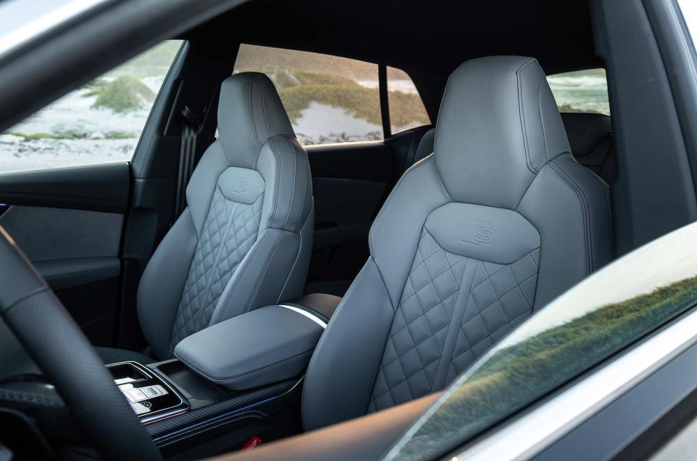 Audi SQ8 interior front seats