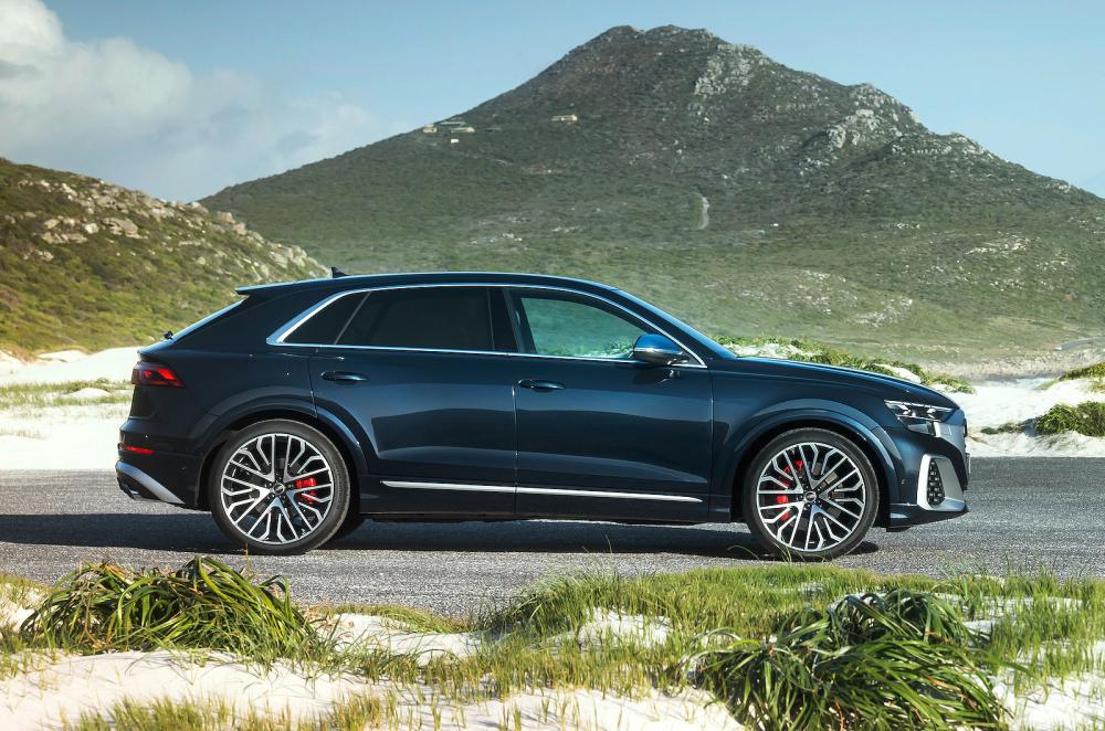 Audi SQ8 right static