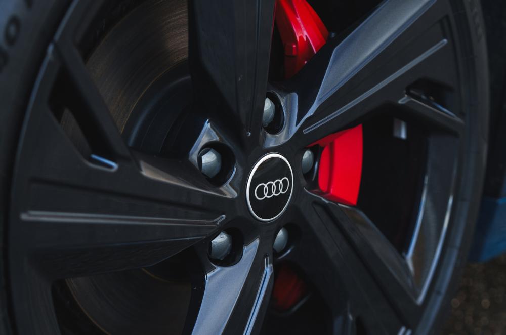 Audi A6 Avant e-tron alloy wheel