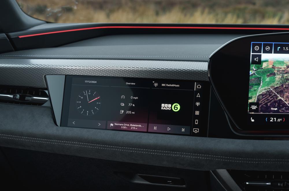 Audi A6 Avant e-tron passenger screen