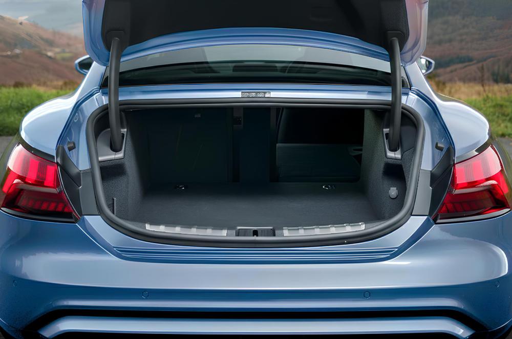 Audi E-tron GT boot