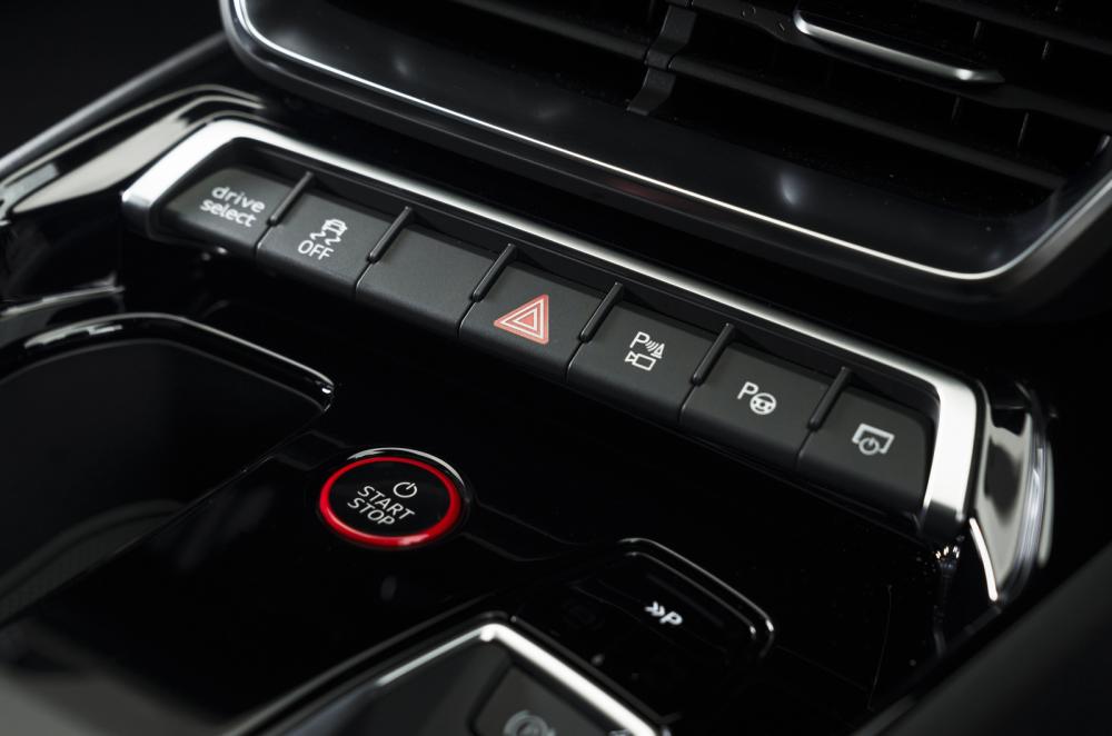 Audi E-tron GT dashboard buttons