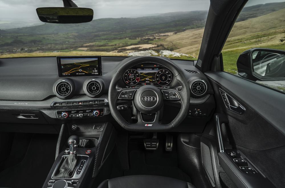 Audi SQ2 2021 interior dashboard