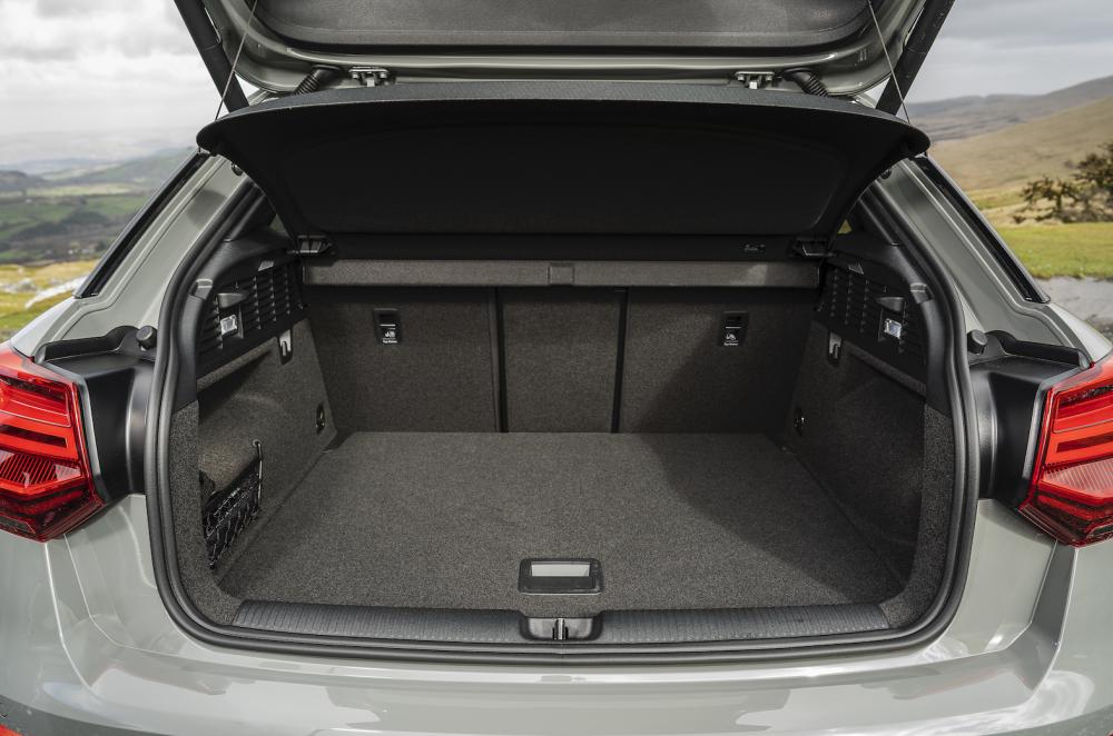 Audi SQ2 2021 boot open