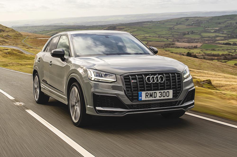 Audi SQ2 2021 front right tracking