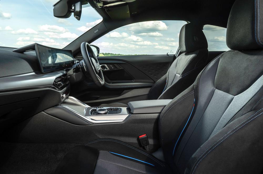 BMW 2 Series Coupé front seats
