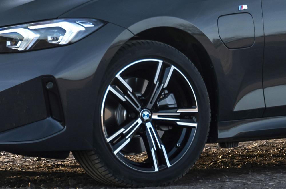 BMW 3 Series alloy wheel