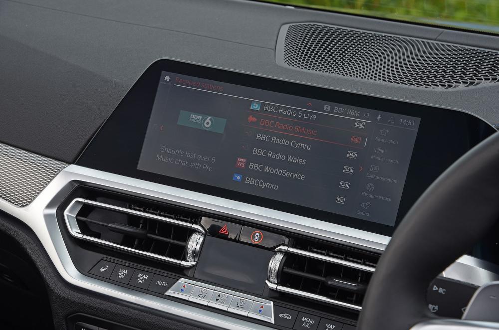 Used BMW 4 Series Convertible 2021-present interior infotainment