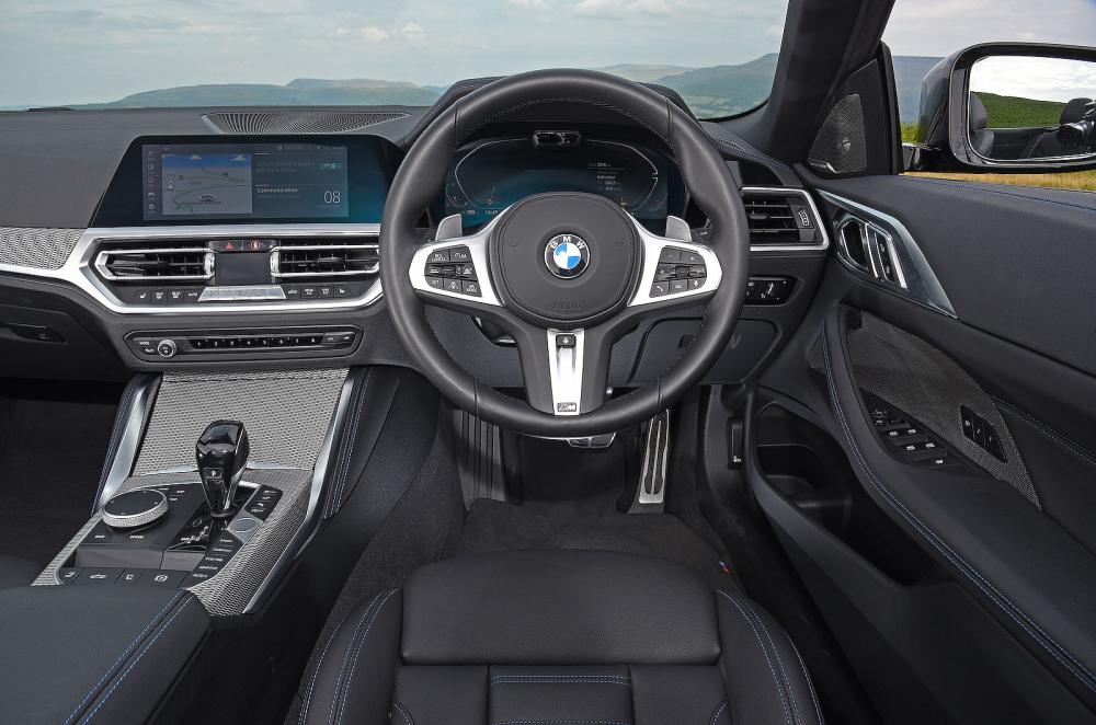 Used BMW 4 Series Convertible 2021-present interior dashboard