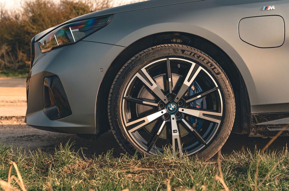 BMW 5 Series alloy wheel