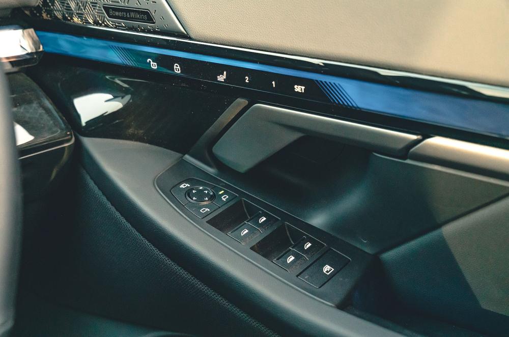 BMW 5 Series door detail