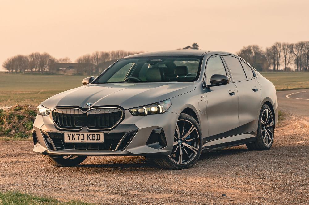 BMW 5 Series front left static