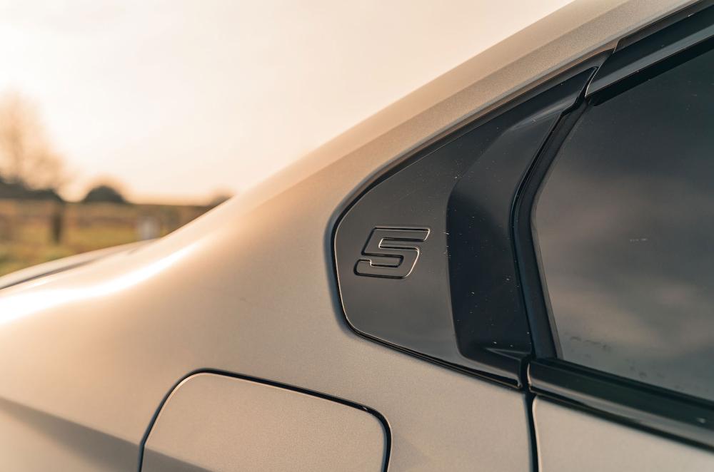 BMW 5 Series side badge