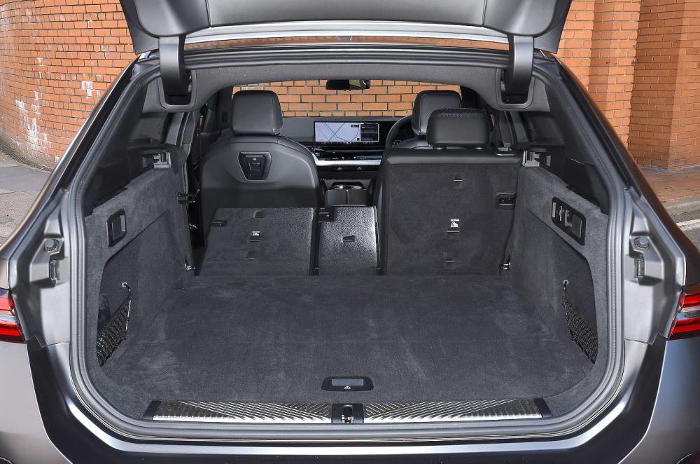 BMW 5 Series Touring boot