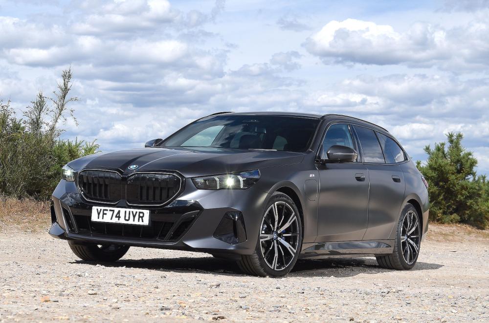 BMW 5 Series Touring front left static