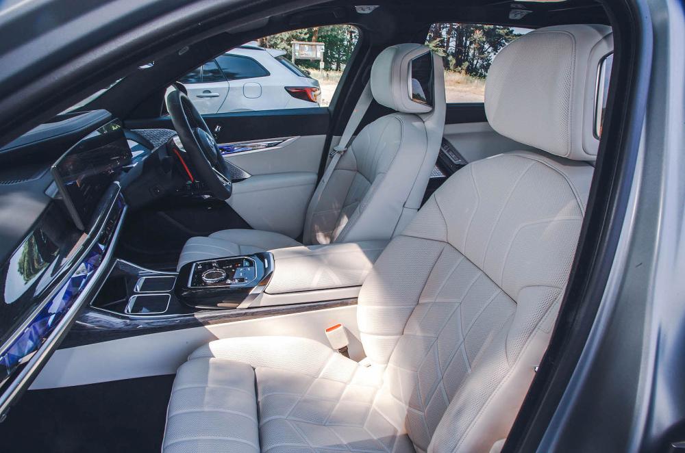 BMW 7 Series interior front seats