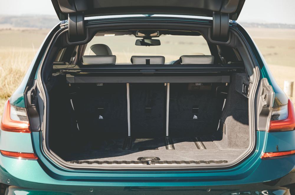 BMW Alpina B3 Touring boot open