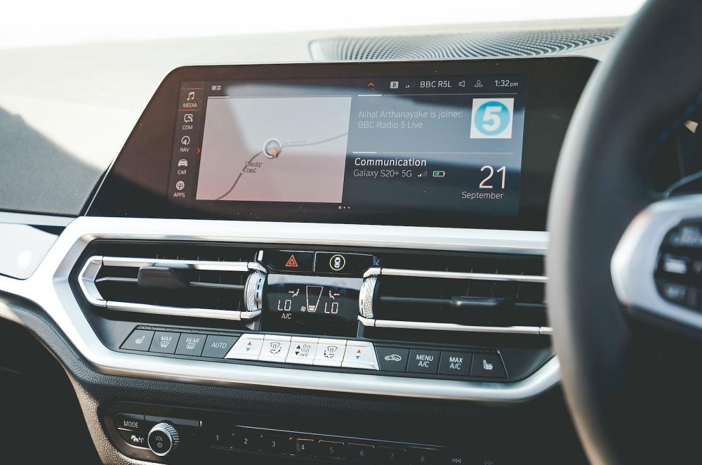 BMW Alpina B3 Touring interior infotainment