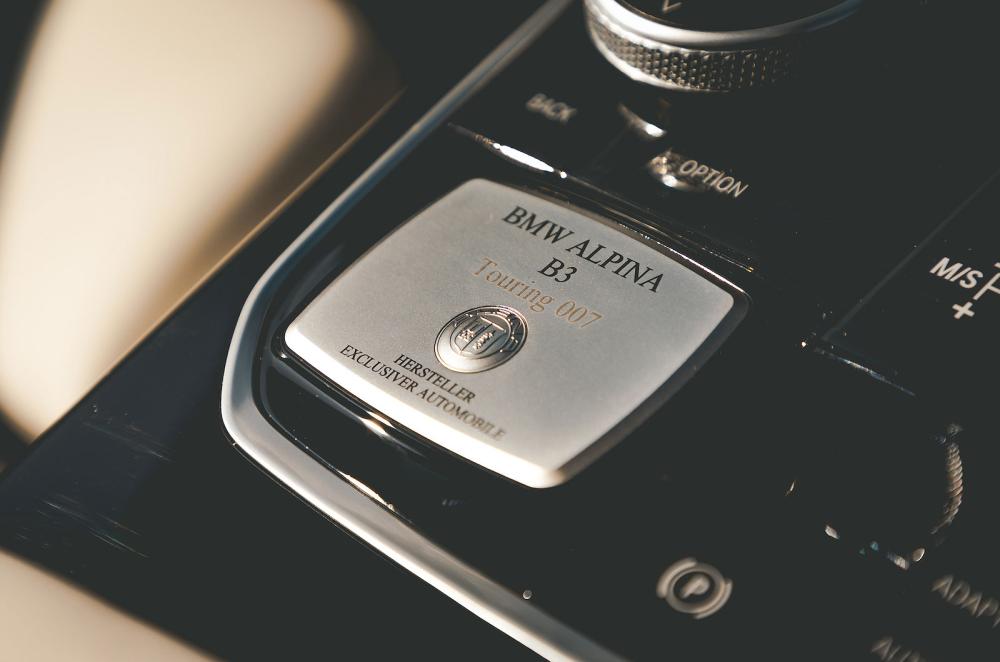 BMW Alpina B3 Touring interior detail