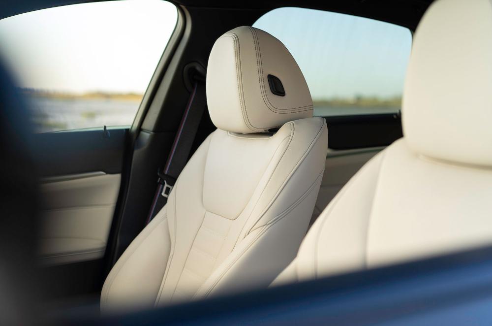 BMW i4 seats detail