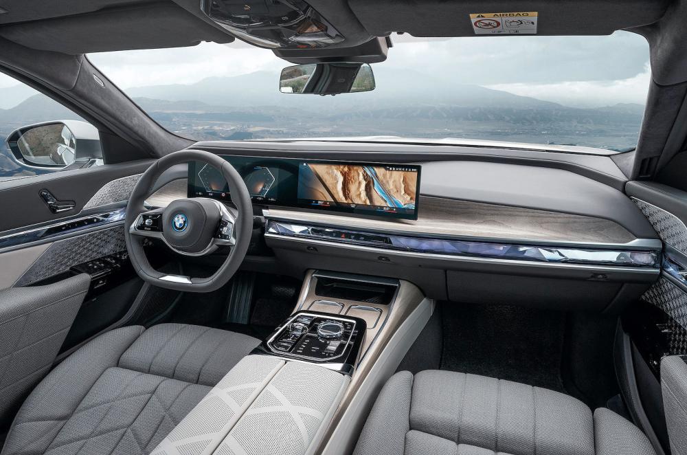 BMW i7 front seats