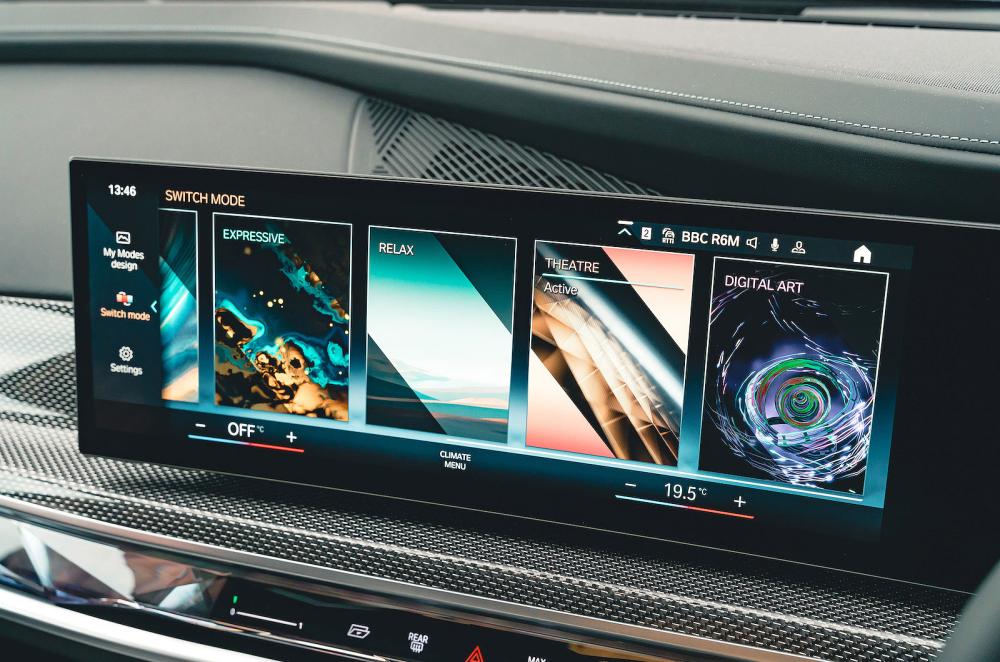 BMW i7 infotainment touchscreen
