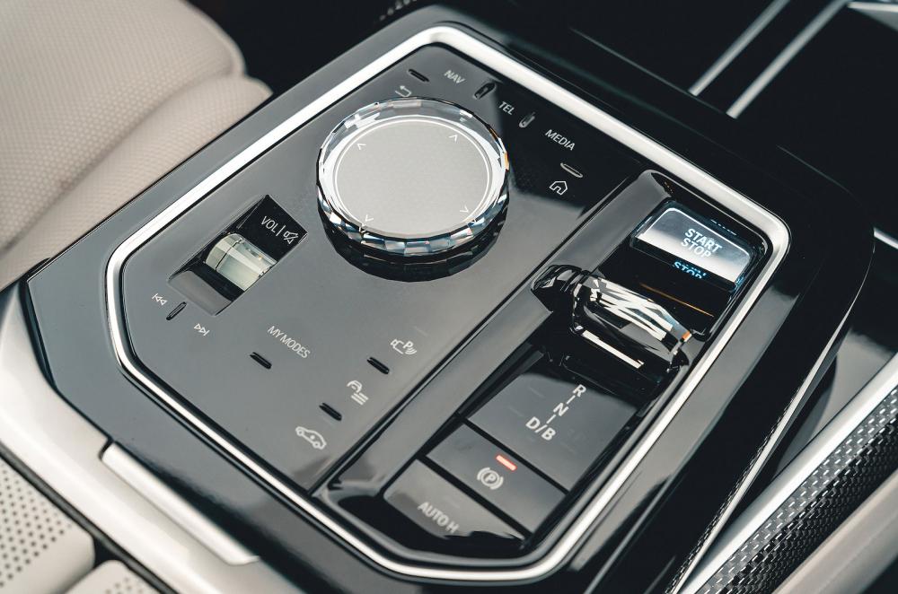 BMW i7 interior controls