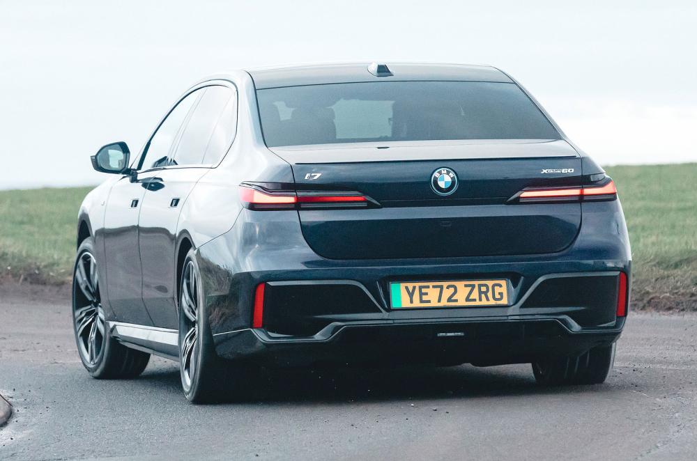 BMW i7 rear cornering