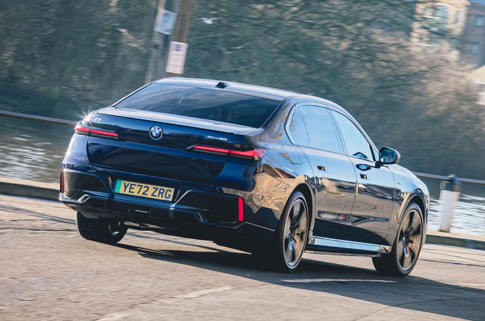 BMW i7 rear cornering