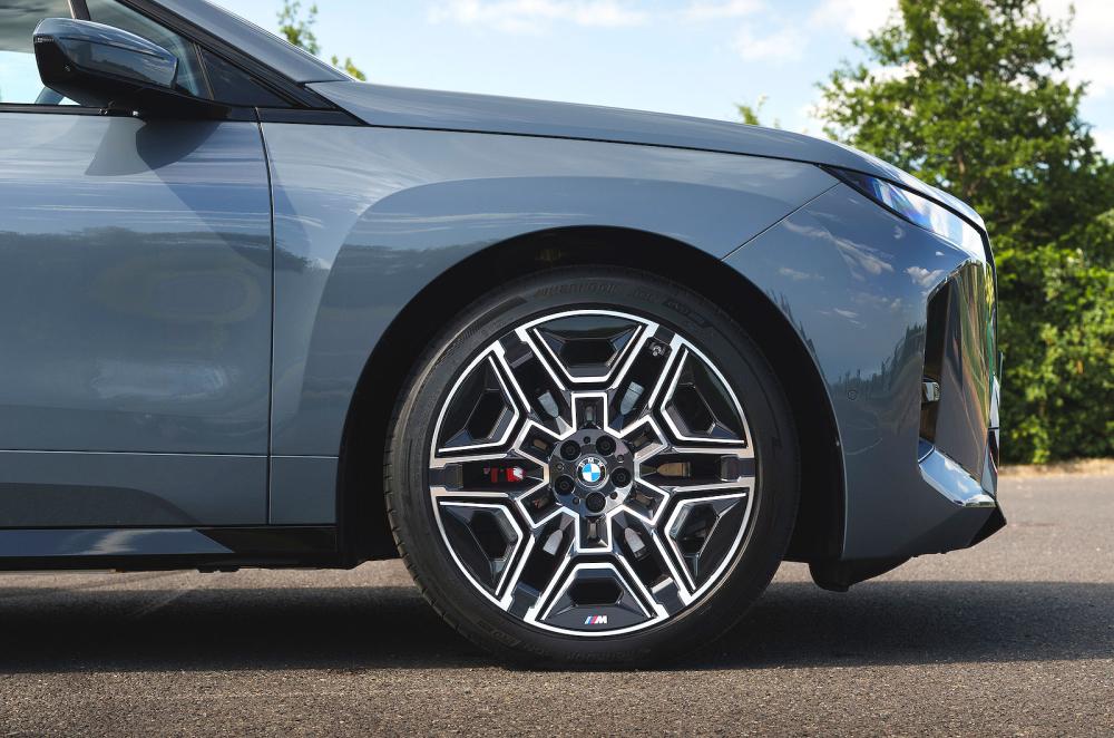 BMW iX alloy wheel