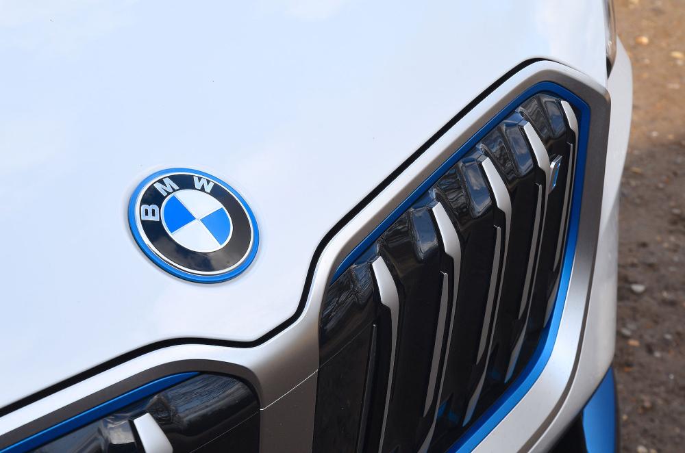 BMW iX1 grille detail