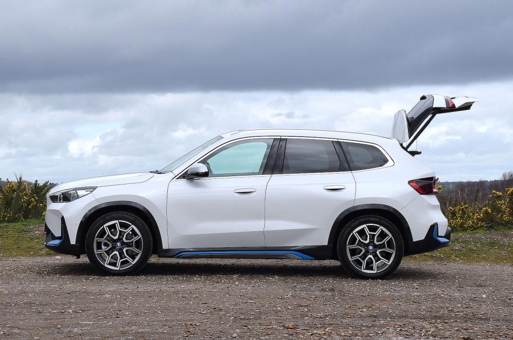BMW iX1 left static