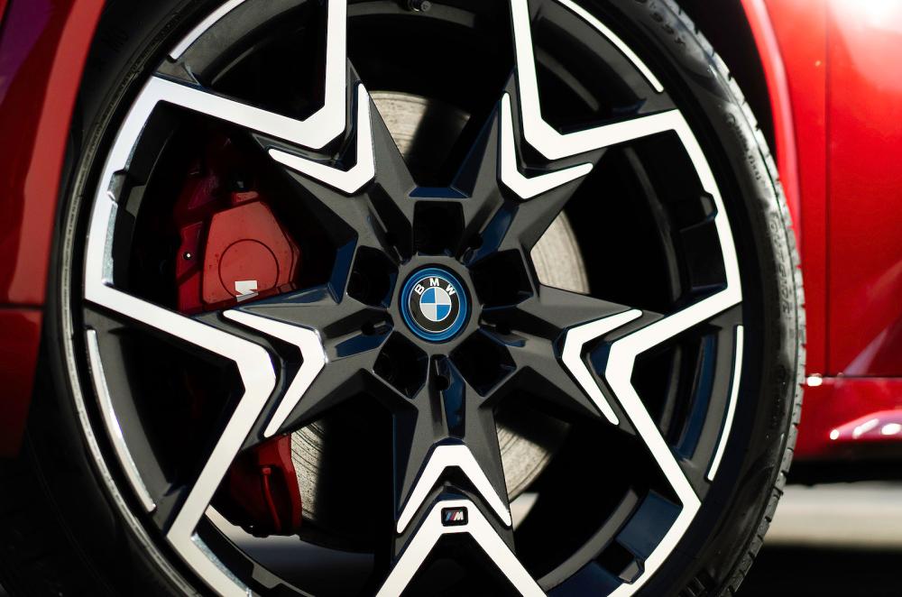 BMW iX2 alloy wheel