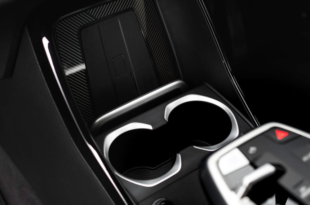 BMW iX2 cupholders