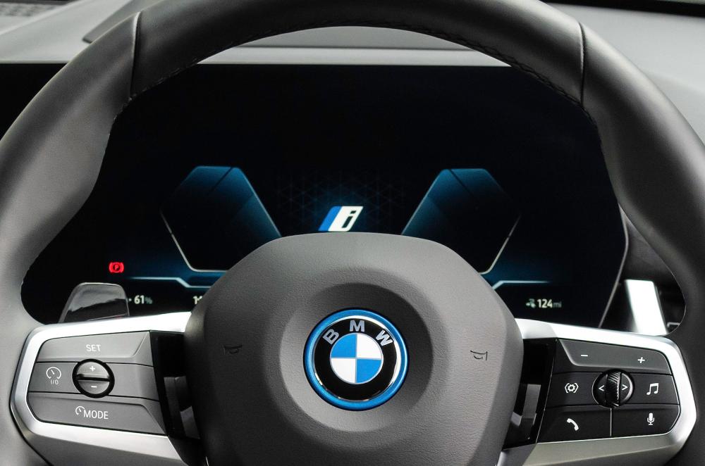 BMW iX2 driver display