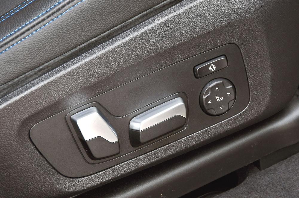 BMW iX3 seat detail