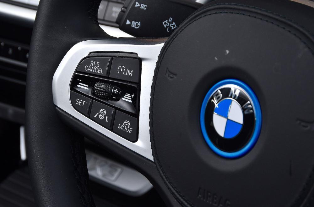 BMW iX3 steering wheel detail