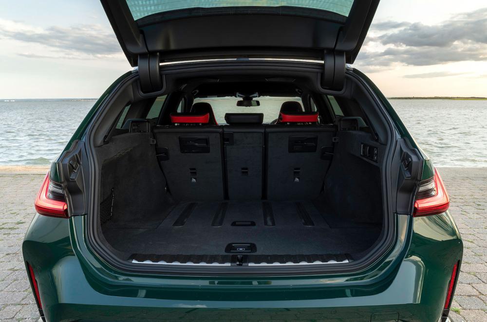 BMW M3 CS Touring boot