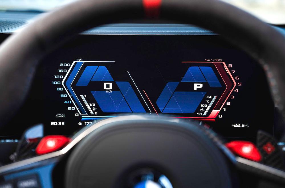 BMW M3 CS Touring driver display