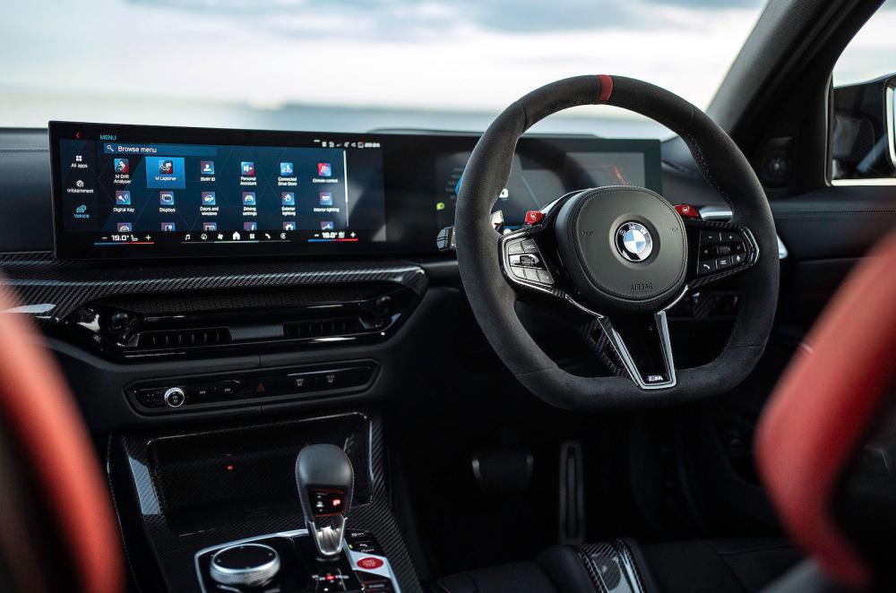 BMW M3 CS Touring steering wheel and screens