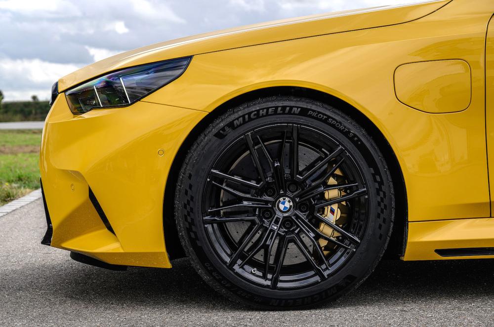 BMW M5 alloy wheel