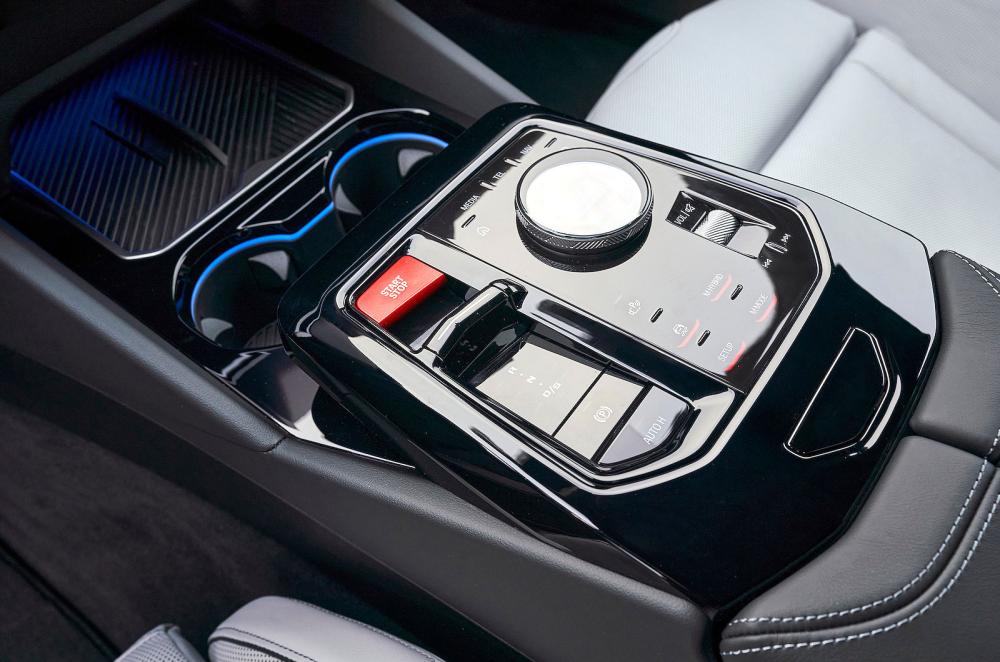 BMW M5 interior detail